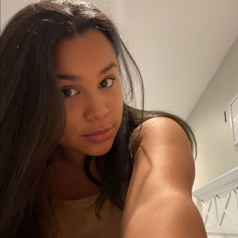 Meet your Posher, Carlyssa